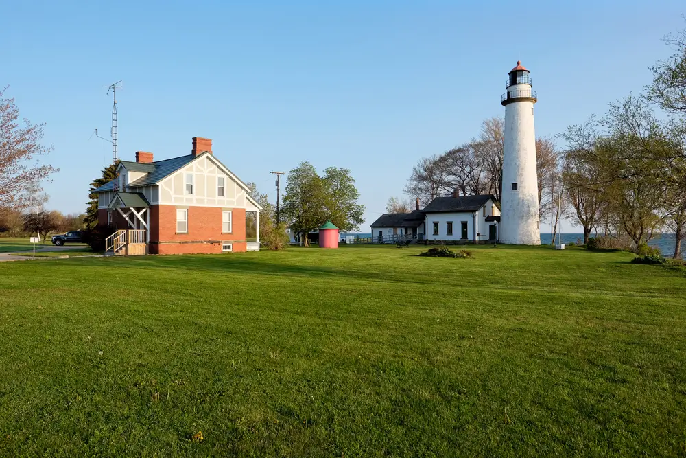 Connecting Port Huron: The Benefits of Professional Starlink Installation