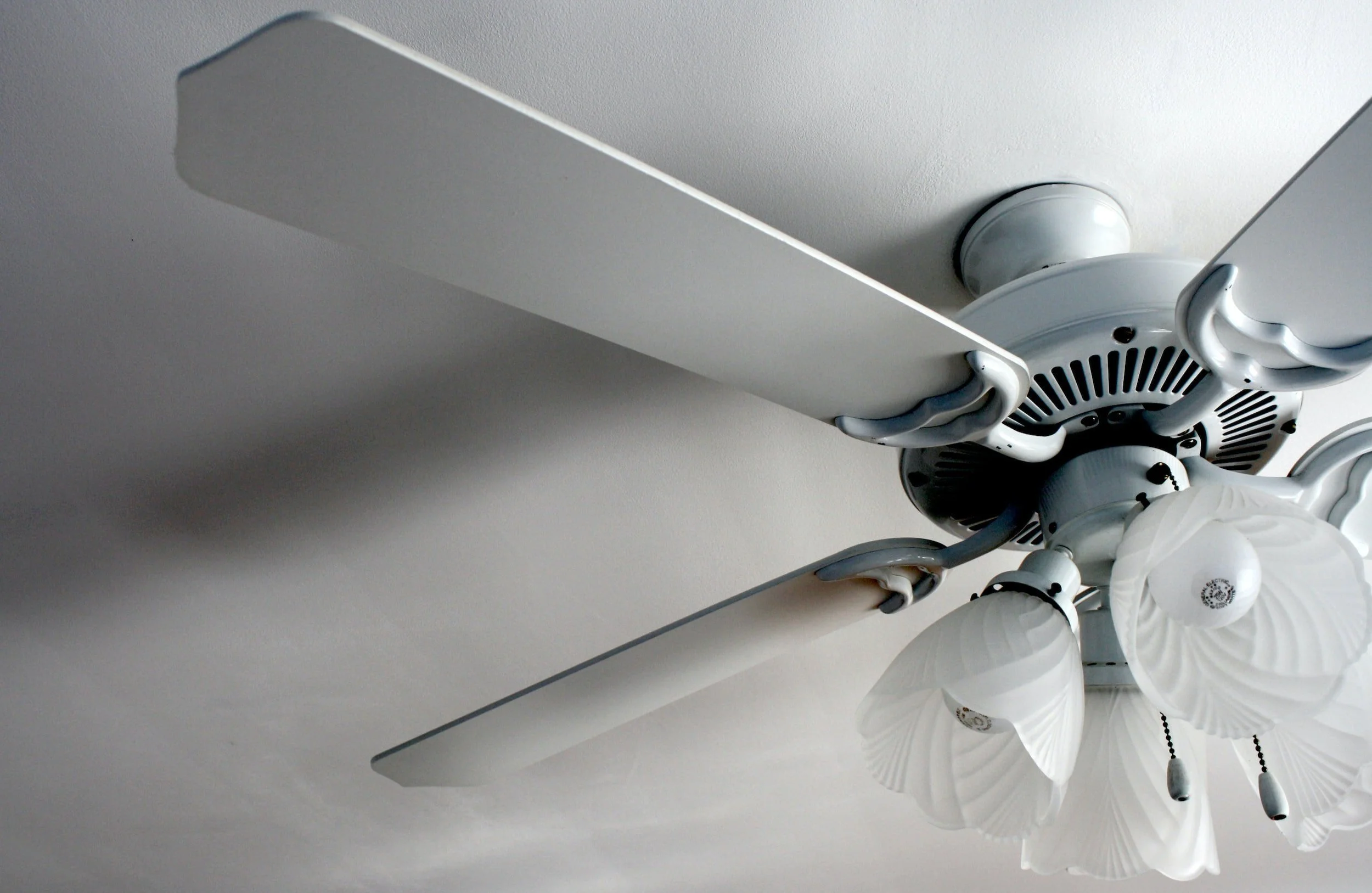 Ceiling Fan vs Air Conditioning: Which Saves More Energy?